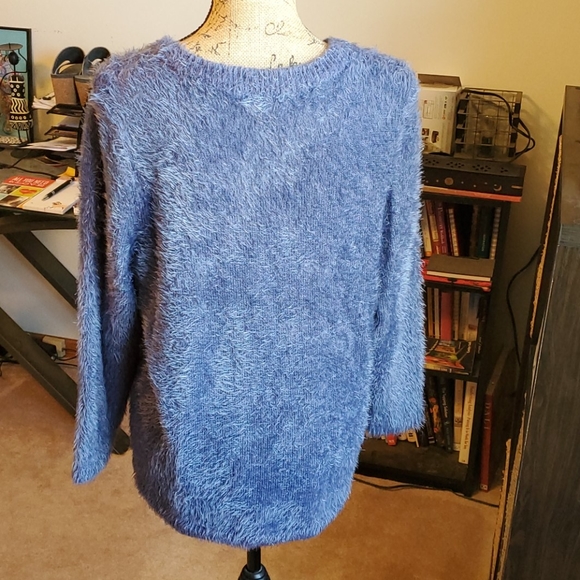 VENUS size Large blue fuzzy sweater *only wore once*!!!!! - Picture 3 of 7